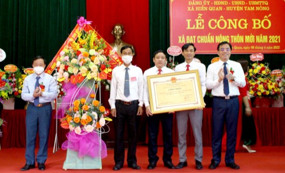 Xã Hiền Quan đón nhận danh hiệu đạt chuẩn nông thôn mới
